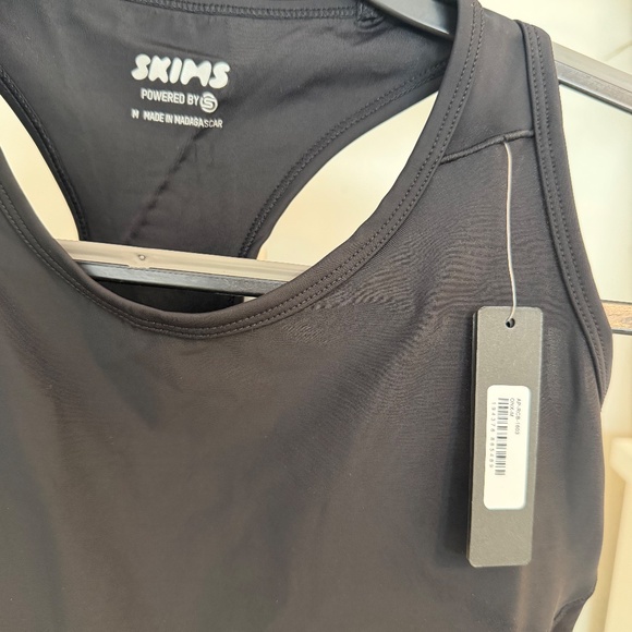 Skims Performance Racerback Tank Top - Picture 6 of 9